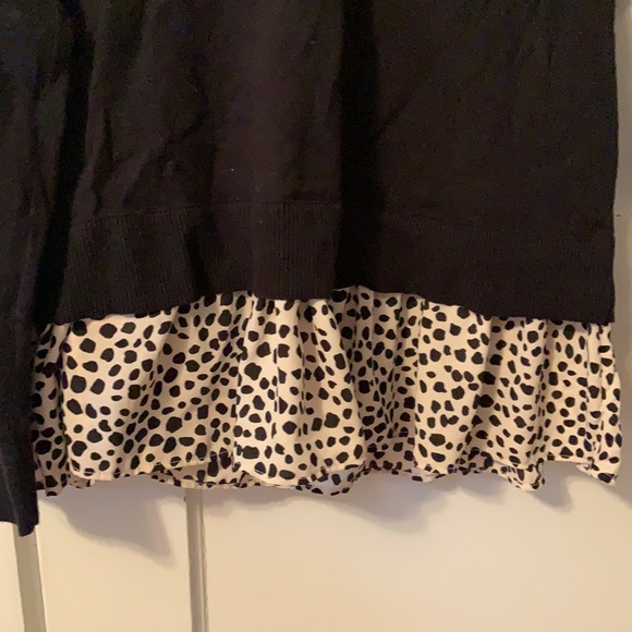 New with tags loft black v neck sweater with blouse hem on bottom - Picture 4 of 4